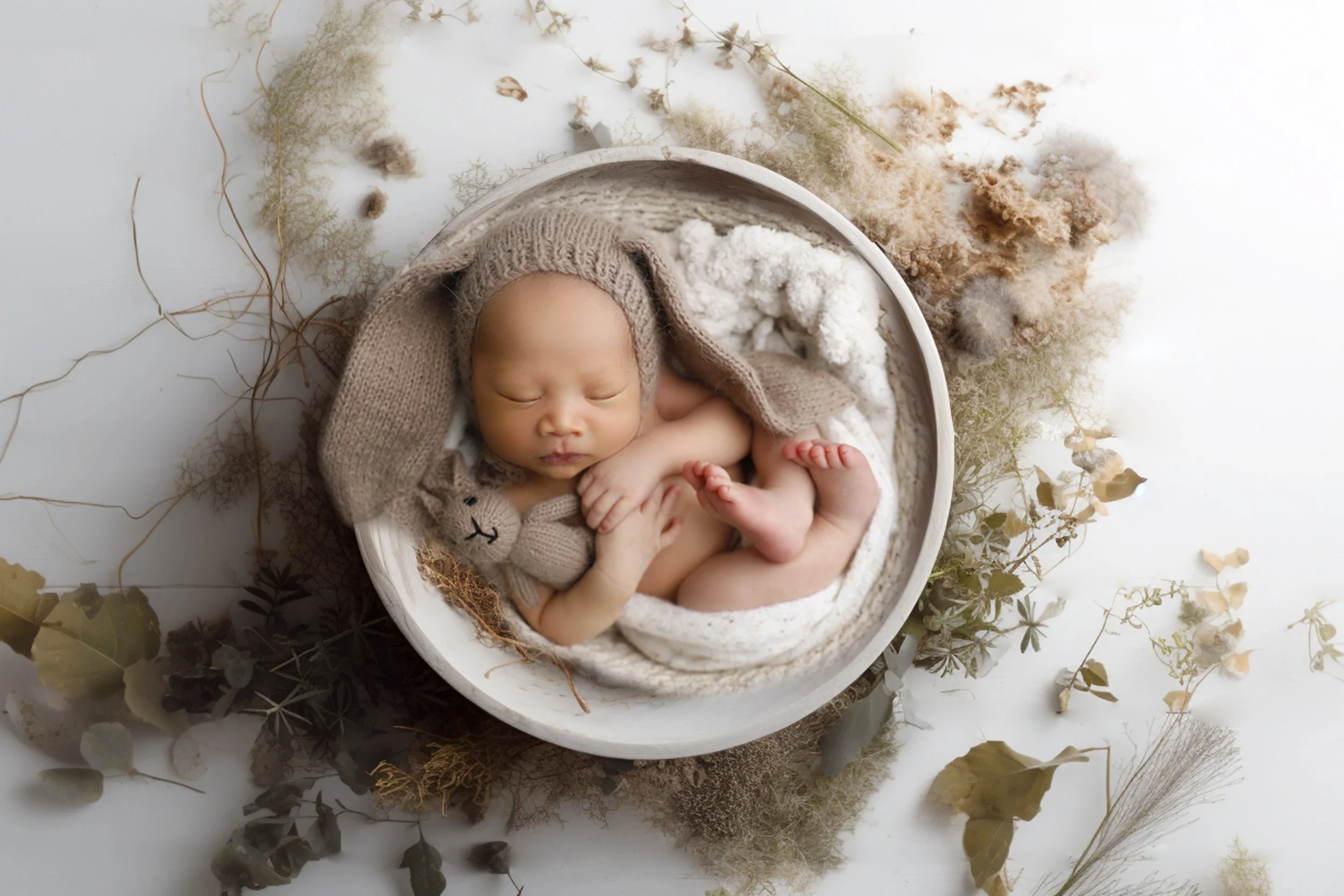 sanabrandt_top_view_newborn_studio_prop_on_white_background_with_74bd08e8-4126-467b-82df-bb40943e5625 copy.jpg