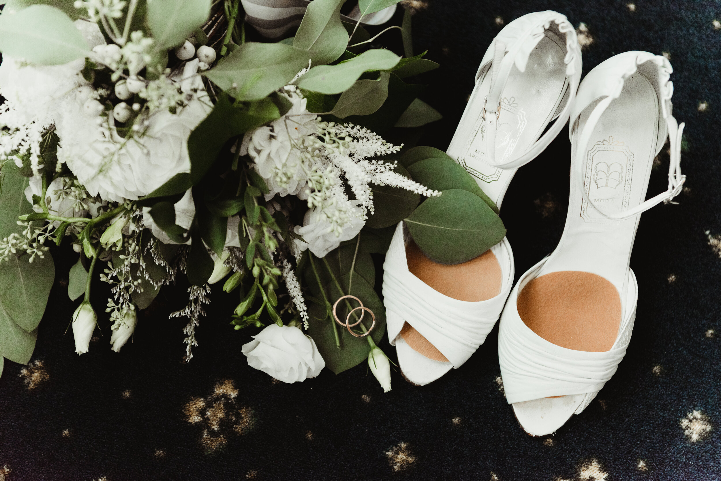 Brides bouquet and shoes