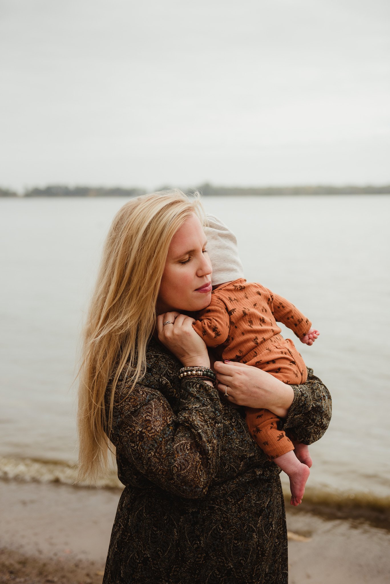 Toronto Beach Family Photoshoot-17.jpg