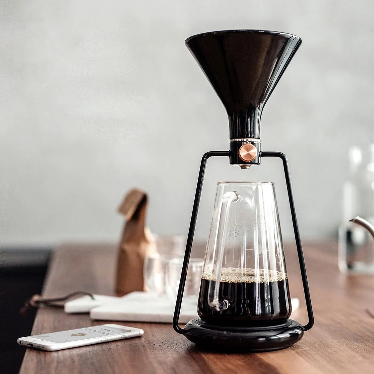 GINA Smart fr&aacute; Goat Story er me&eth; vigt sem tengist beint &iacute; s&iacute;mann &thorn;inn og tryggir a&eth; &thorn;&uacute; hellir alltaf upp &aacute; fullkominn kaffibolla ☕️☕️