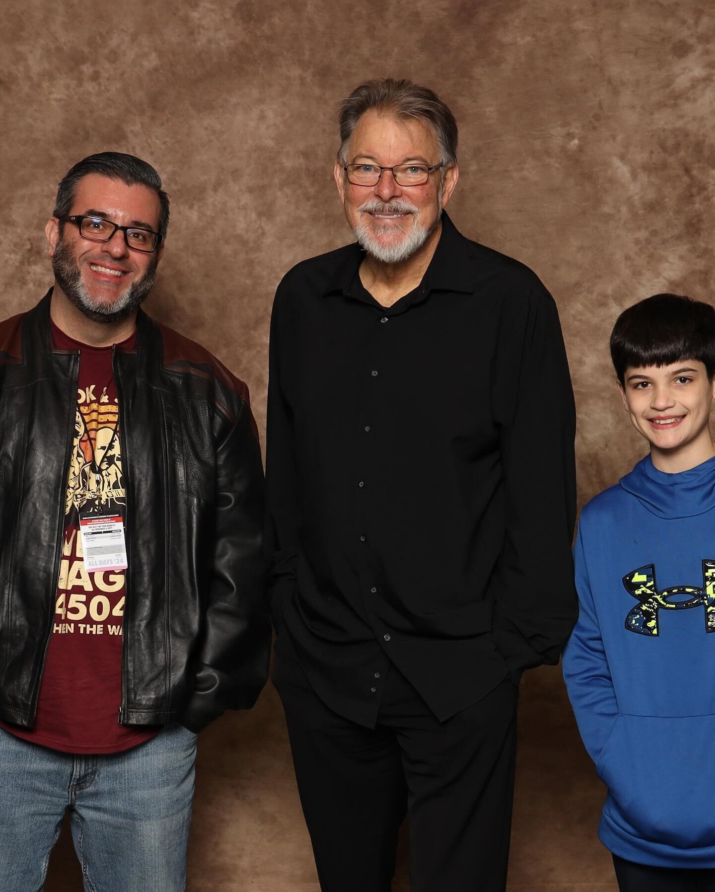 What a wonderful early birthday surprise from my bride! Had a blast meeting my bearded, trombone-playing brother from another mother- @jonathansfrakes (aka Will Riker and director extraordinaire), and so much more @startrek at the @fanexponeworleans 