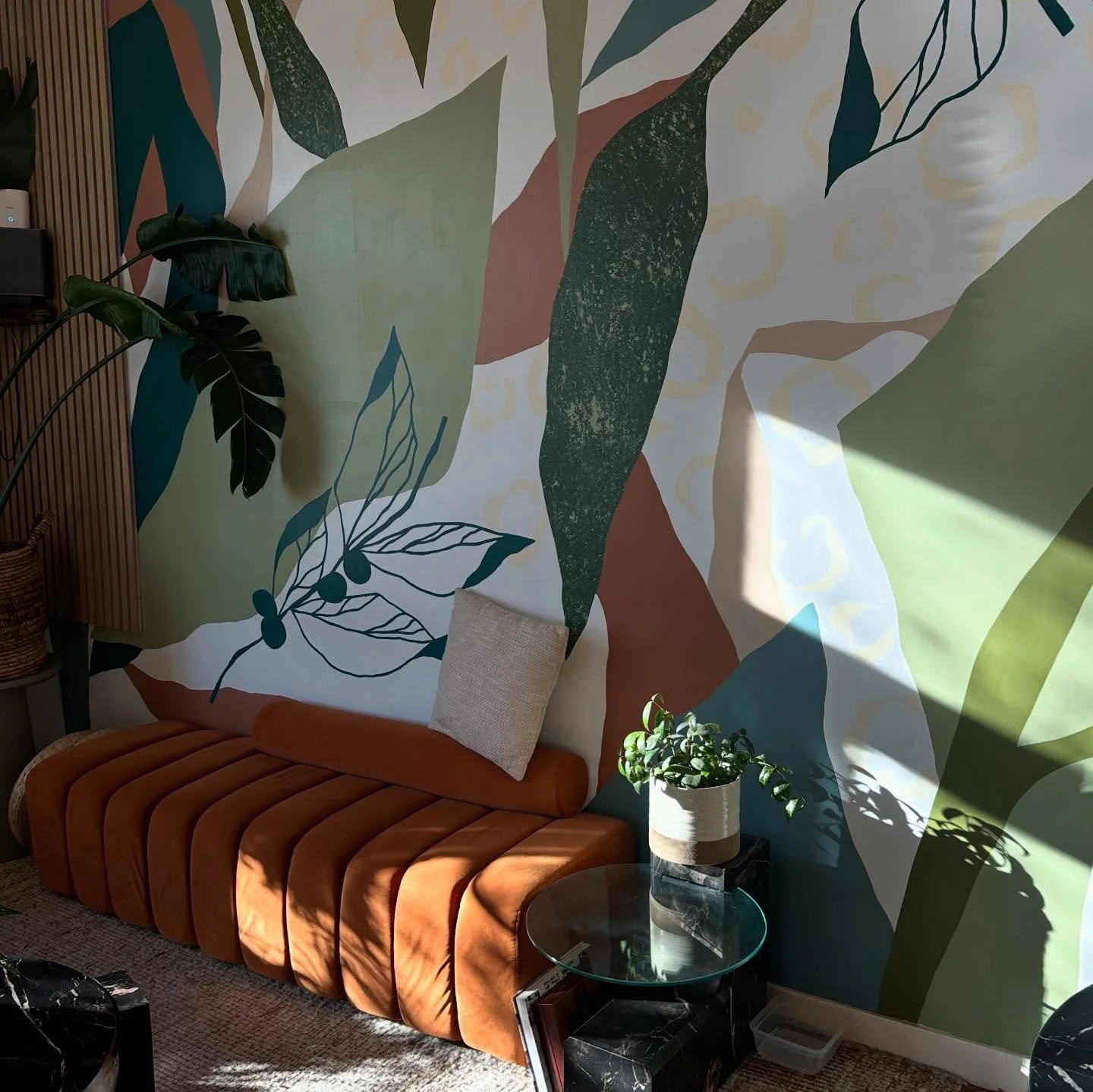 Catching an Oakland vibe and an iced Americano at Soul&rsquo;s Blend Coffee and Roaster. A little self guided tour, tastes so good. ✨☕️✨💛✨☕️✨