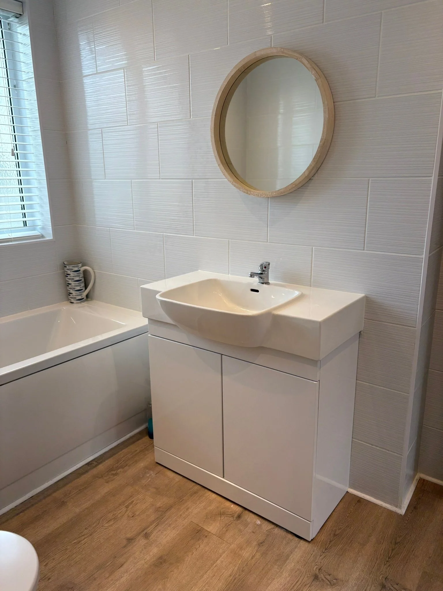Upstairs Bath 2.JPG