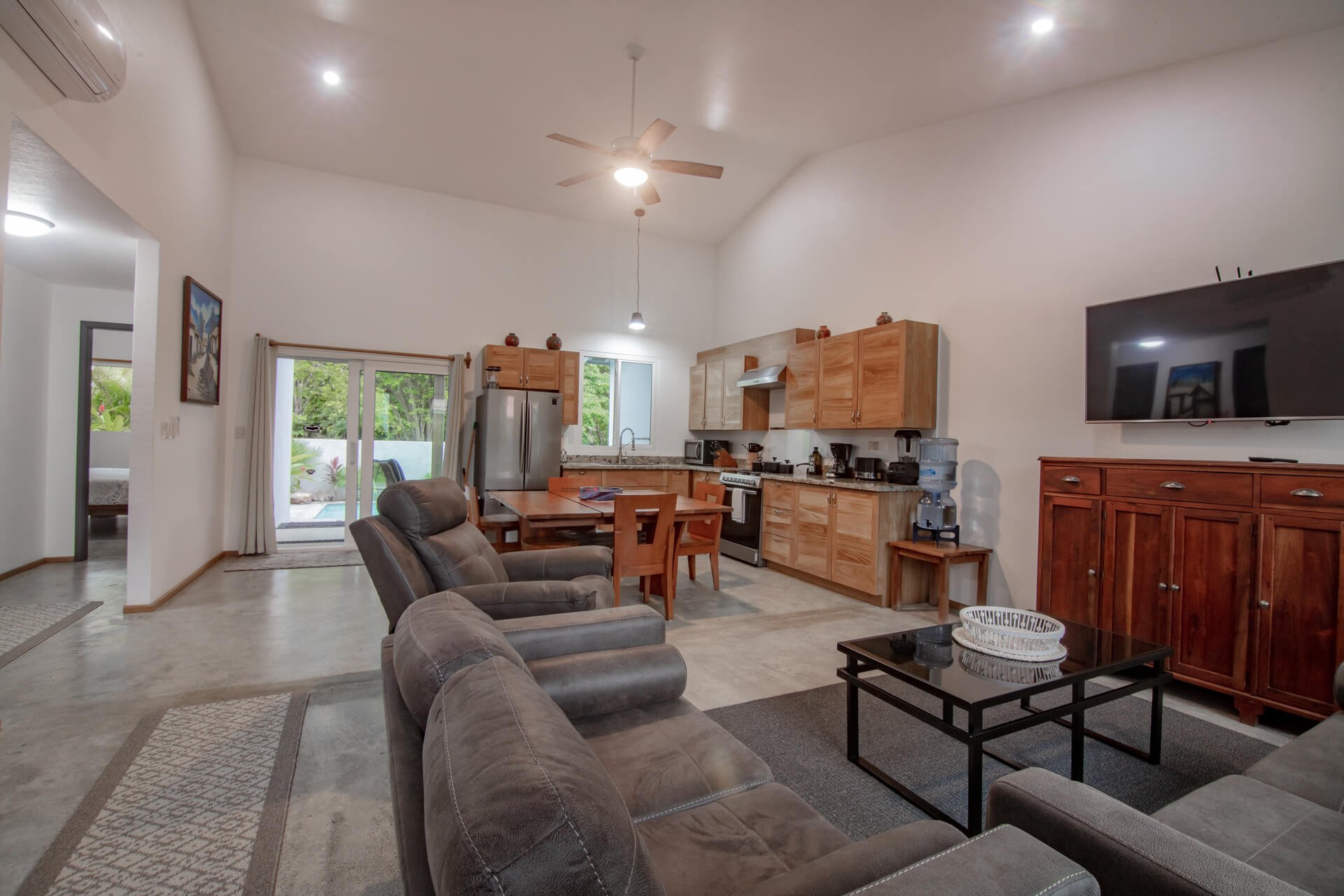 Spacious Living Room at Casita U22: Perfect for Relaxing and Entertaining