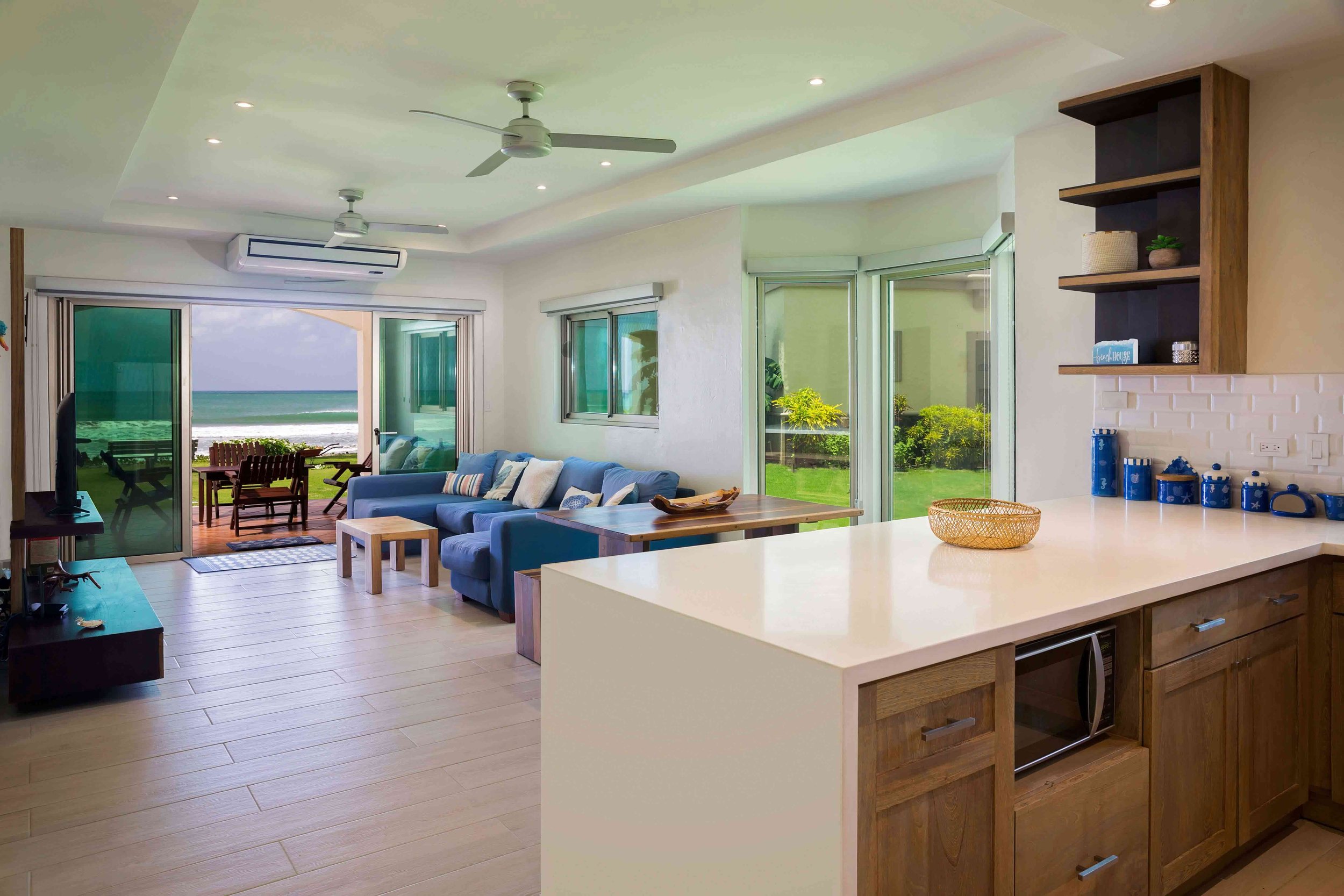 Surflink Villa Iguana A6 open-plan dining and living