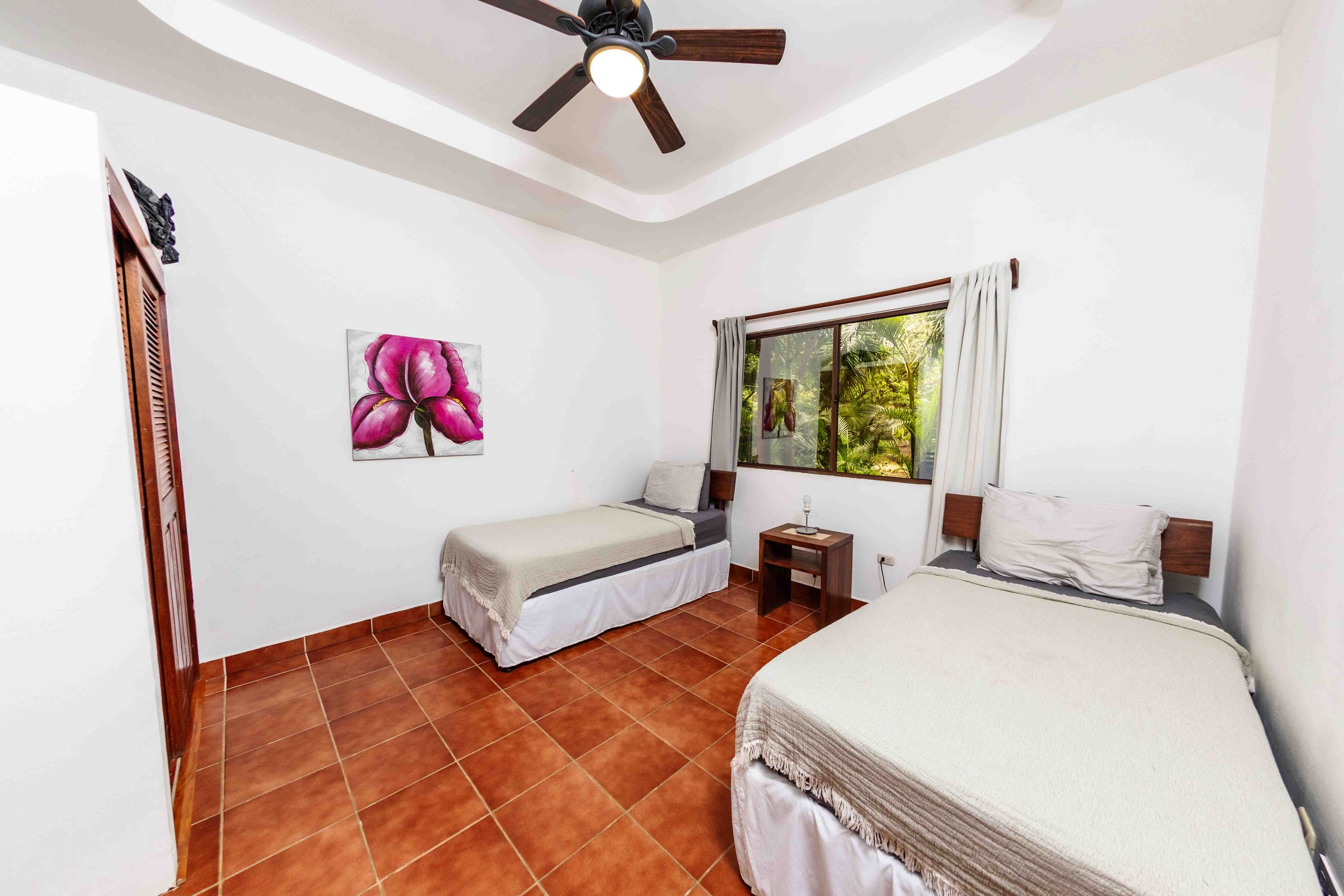 Surflink-CasitaU12-guest bedroom.jpg