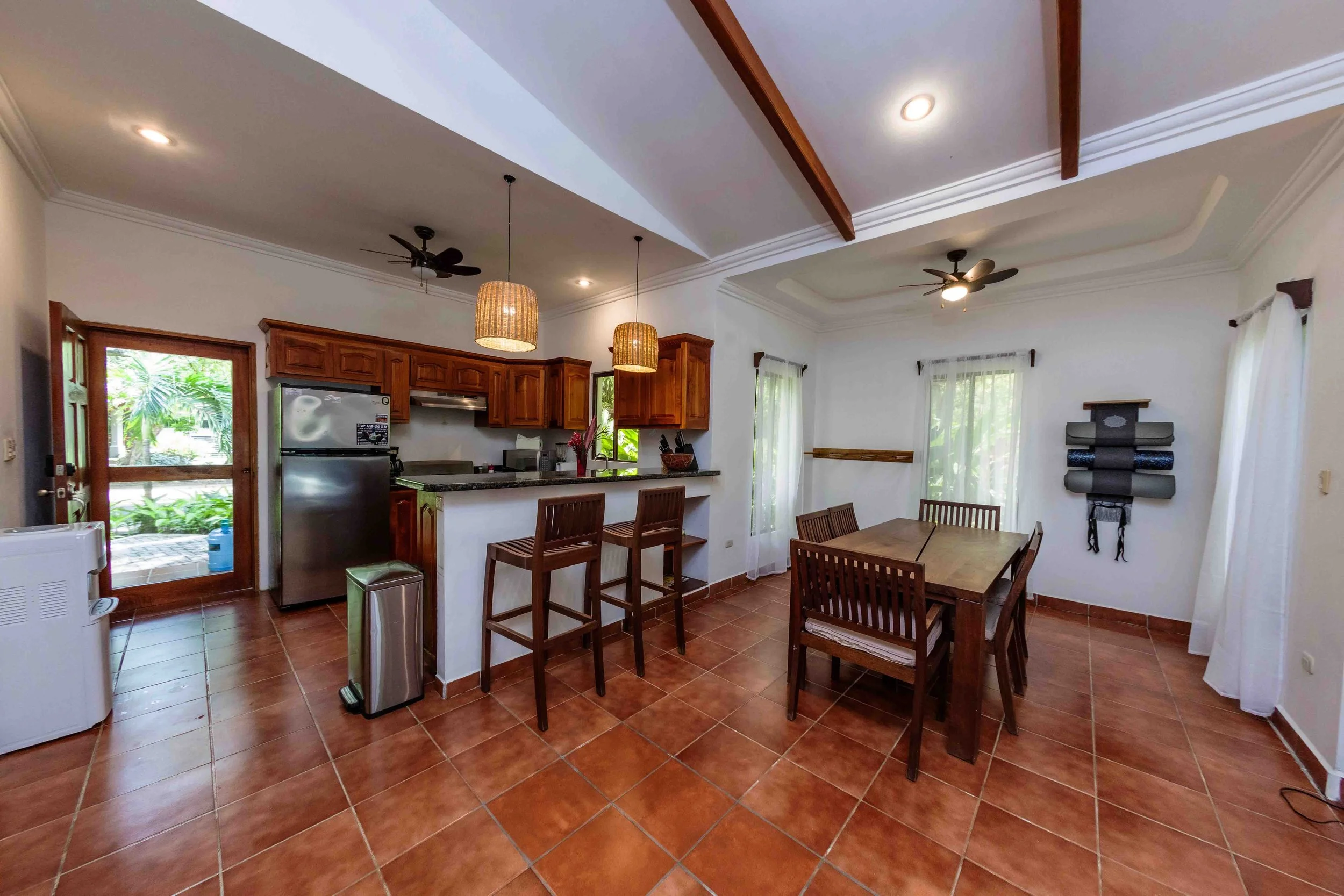 Surflink-CasitaU12-living room and kitchen.jpg