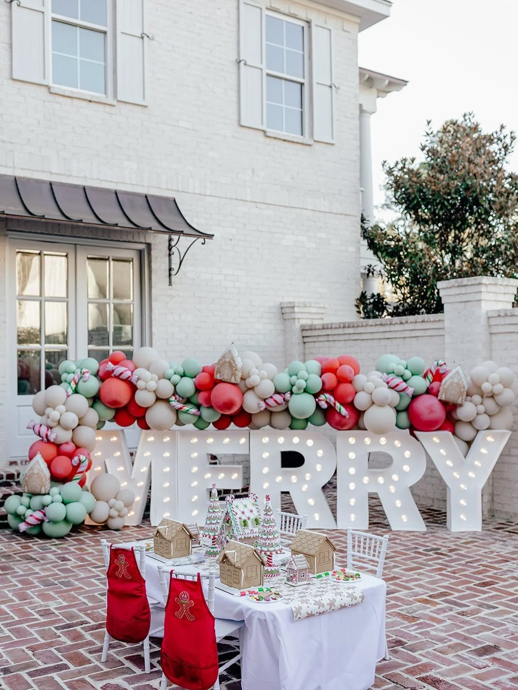 Day nine of 12 Days of Christmas Parties!

We love parties with activities to do, and who doesn&rsquo;t love building gingerbread houses during the Christmas season?
@elizabethmorrisevents