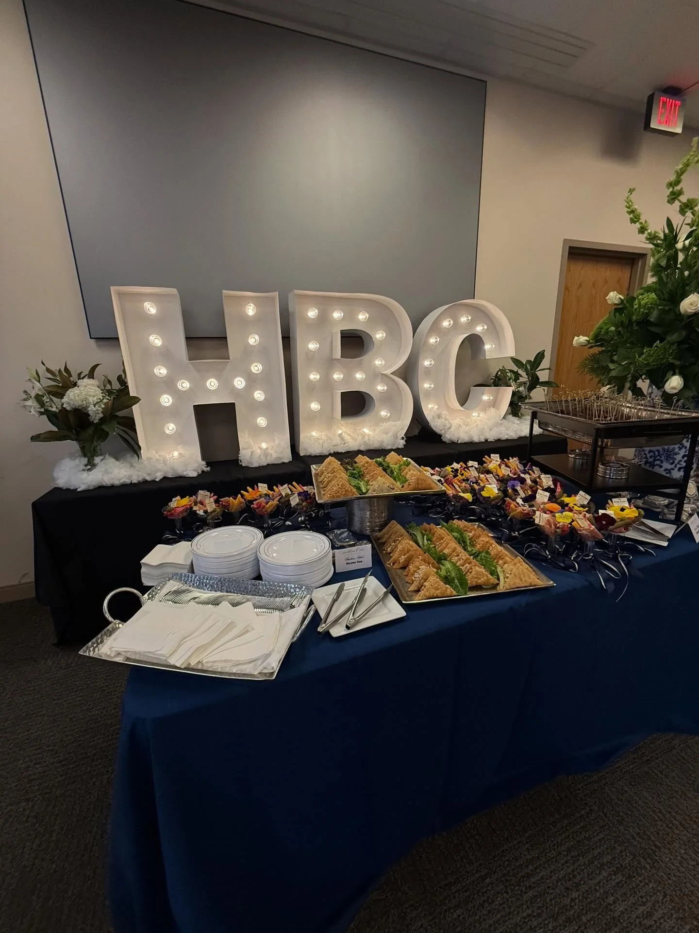 Day ten of 12 Days of Christmas Parties! 
Hattiesburg Clinic Plastic Surgery had their annual holiday open house, and it looked like a winter wonderland dream!

@hbc.plasticsurgery 
@carrasco_isacc 
📸 @tsghattiesburg @liz.cockrell