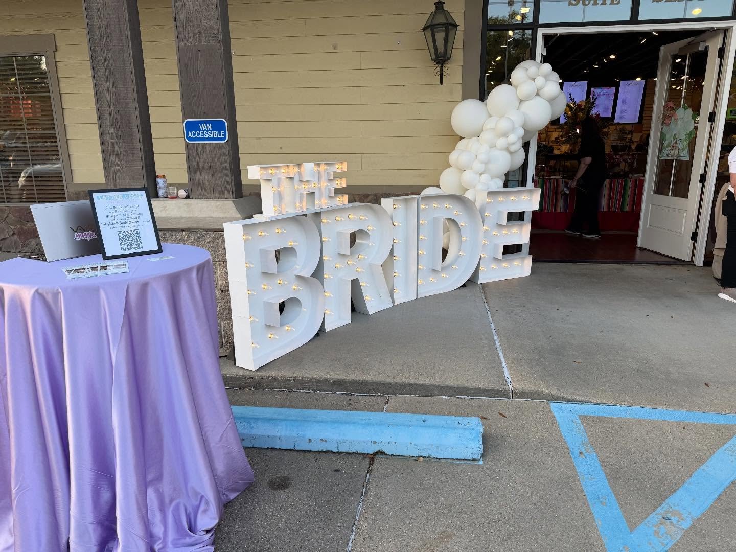 We always love getting to be part of The Bridal Shower with Accents! We got to meet so many brides, and even meet brides who have already booked with us whose weddings we are already scheduled to be at. 🥹 Such a fun night of seeing how Hattiesburg v