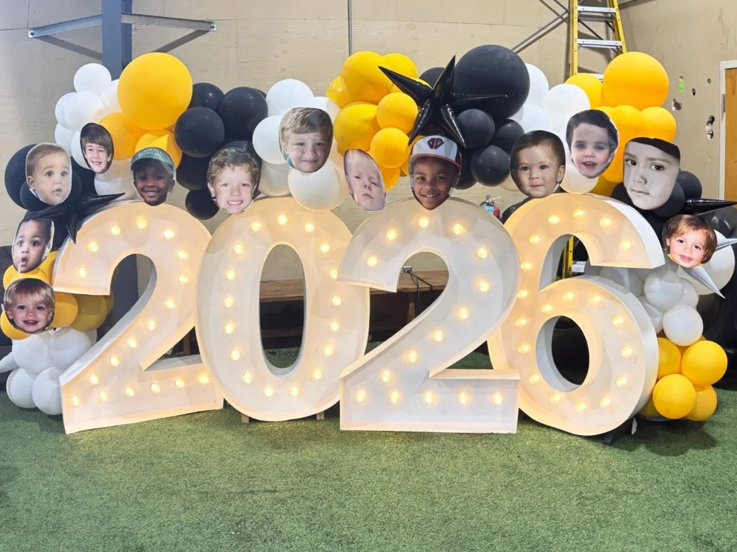 🎓2026 Seniors, the countdown is on!🎓

If you have a special moment coming up, let us bring the lights to help you remember this moment forever!