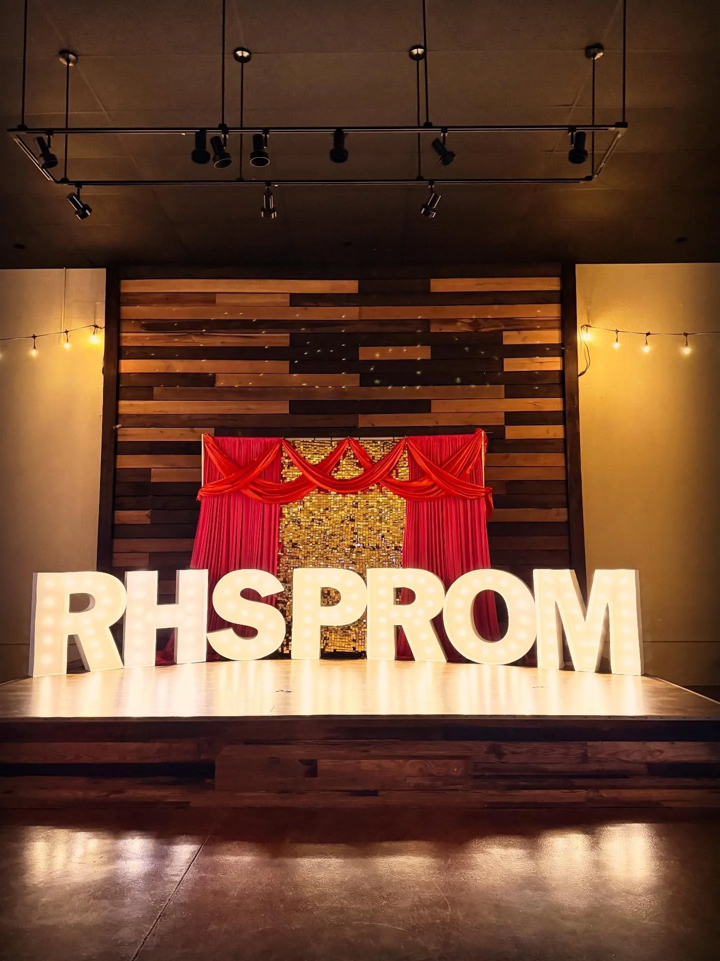 💗Raleigh High School, we loved getting to light up your PROM!🧡

If your prom hasn&rsquo;t happened yet, reach out to us to get on our schedule! We love getting to make magical moments that will be remembered forever 🤩