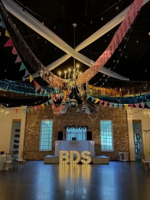 Benedict Day School had such a fun setup for their middle school  dance! 
It almost makes me want to go back to middle school so I could be part of this🤩
Thanks for letting us light up your night! 
#benedictdayschool #bds #letterlove #dance #hatties