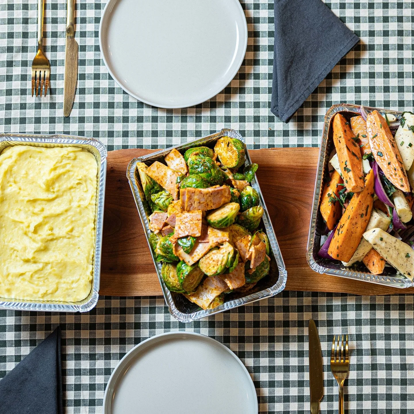 ✨Make room for the sides this Thanksgiving 🥕🥔🧄

From creamy mashed potatoes to roasted veggies and Brussels with pancetta, we&rsquo;ve got everything you need to round out the holiday feast.

📅 Orders accepted through Sunday, October 5
📦 Pick-up
