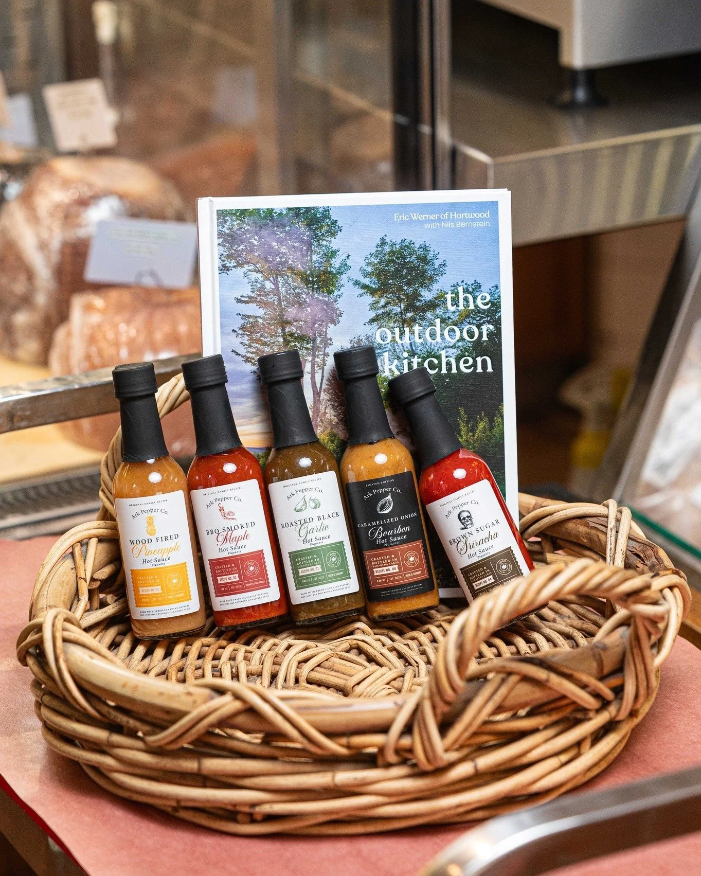 Pair a great book with a lineup of bold hot sauces &mdash; pineapple fire, smoked maple BBQ, roasted black garlic, caramelized onion BBQ&hellip;
A cozy gift with a spicy twist. 🌶🎁