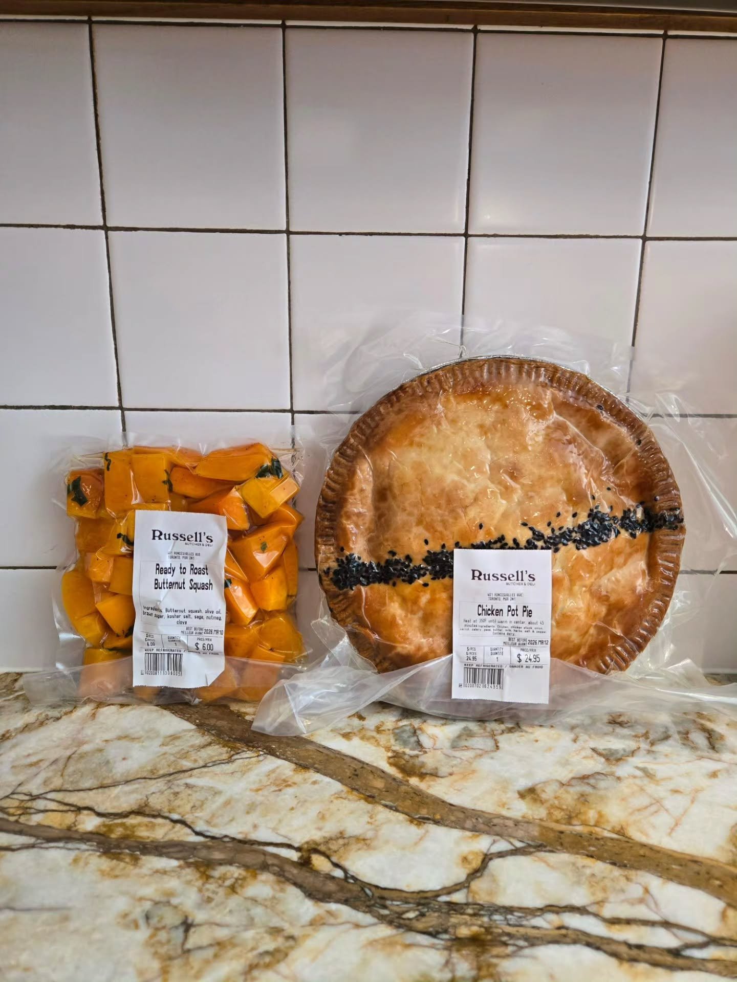 Zero energy to cook this weekend? 

Pick your combo - Pie + your favourite veggies 🥧🥔

#lunchtime #butcher #potatoes #veggies