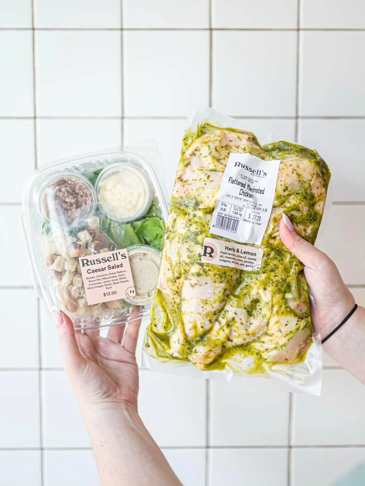 Good food doesn&rsquo;t have to be complicated.
Fresh Caesar salad + house-marinated chicken, ready to go. 🥗

Dinner made easy. 👌🏻

#salad #chicken #dinner #dinnertime #sundayfunday