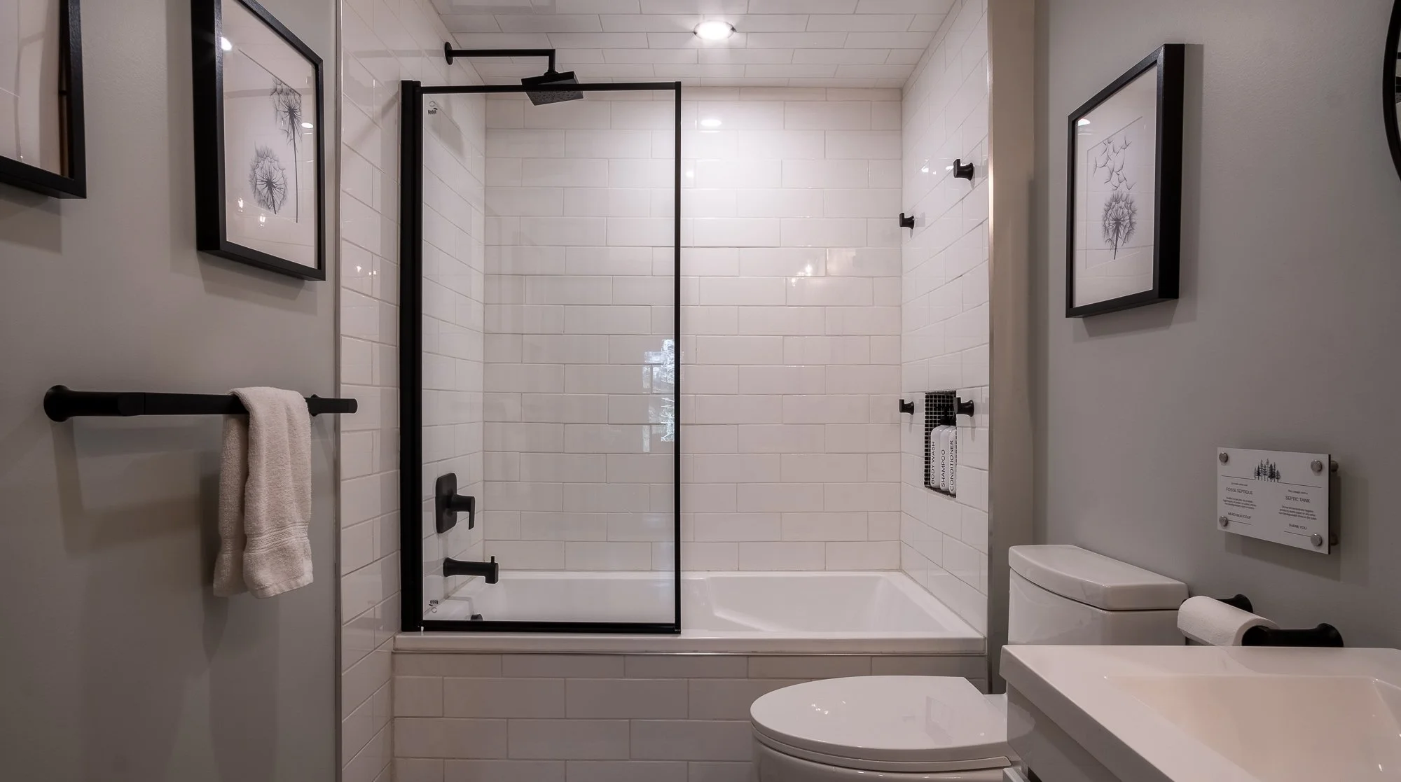 Chalet Baletor-hero shot-sous sol salle de bain-2.jpg