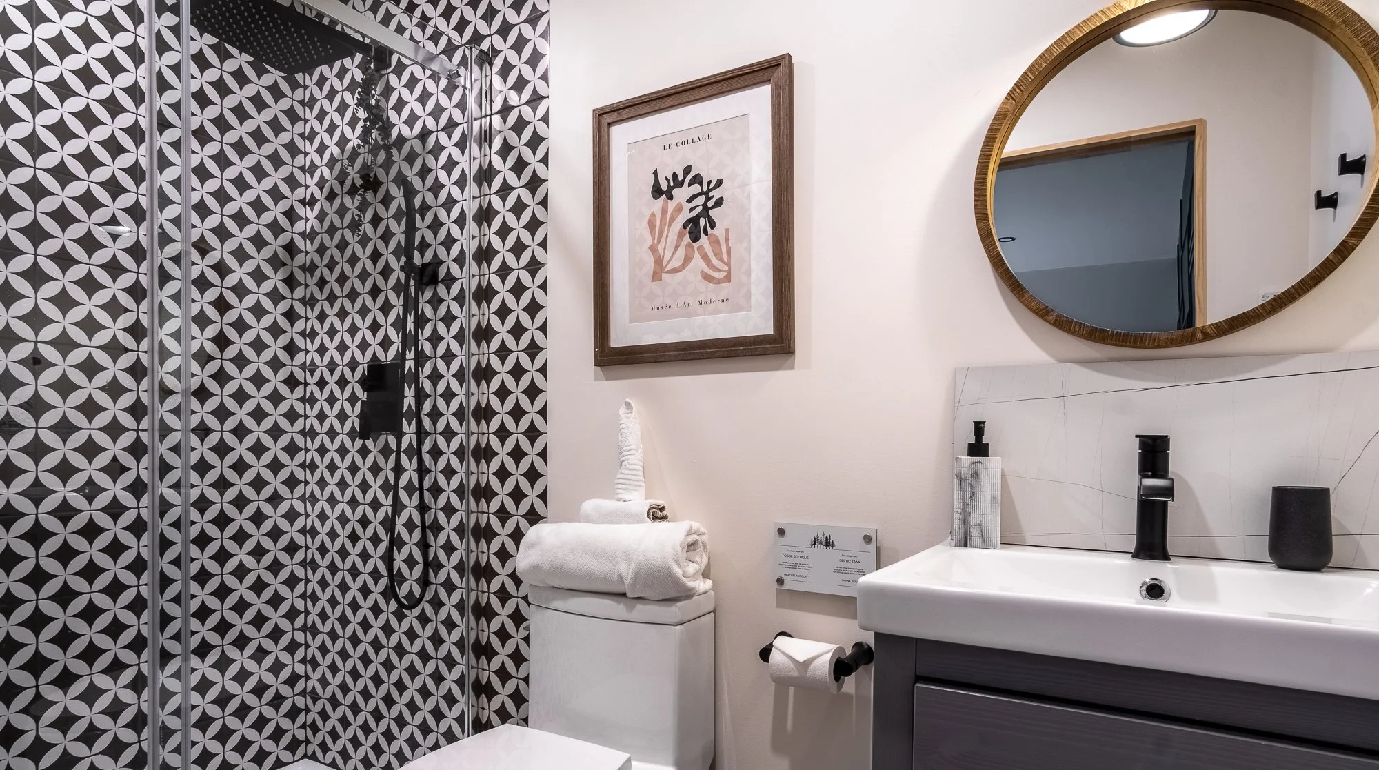 Chalet Baletor-hero shot-sous sol salle de bain attenente-1.jpg