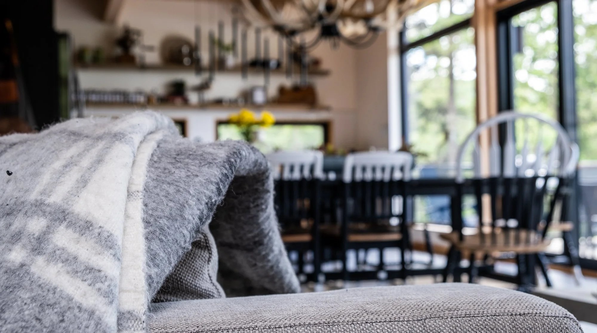 Chalet Baletor-detail shot-salon-5.jpg