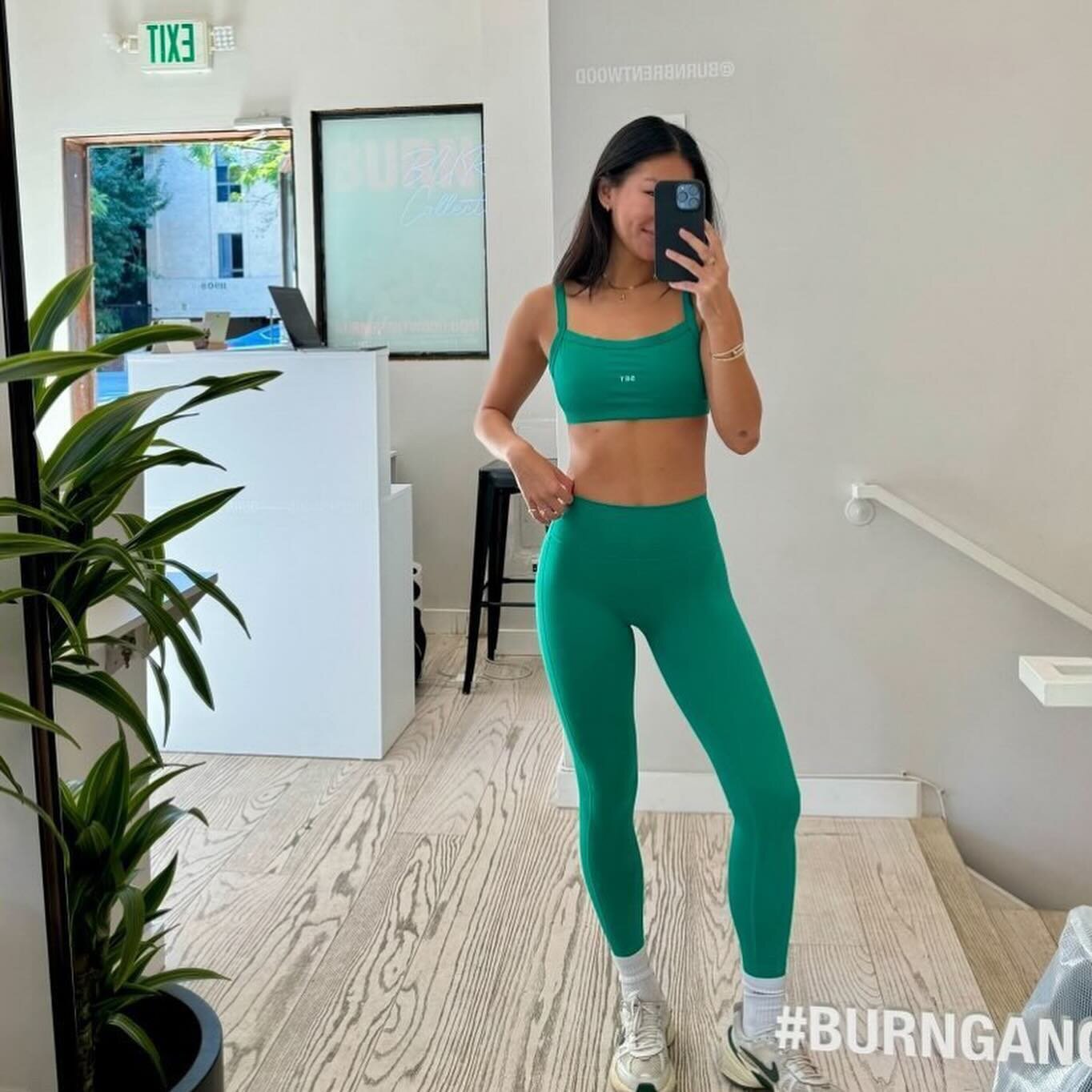 A week in review💪🏽 From our girl @vivienneelee looking fierce in her @setactive 💚 to Team workouts, to our FAV @tower28beauty post sweat sesh❤️ to this community bringing all the love❤️&zwj;🔥 to a week ahead serving a little extra self love, a li