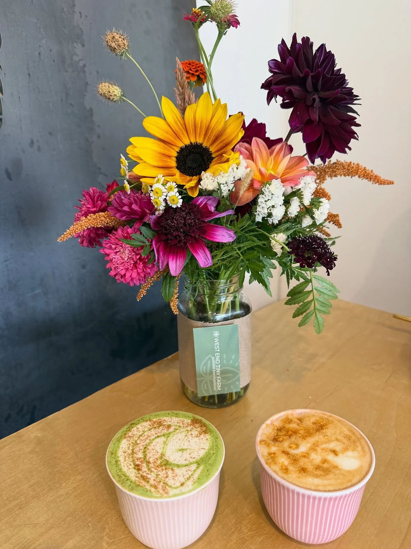 Coziest coffee shop for a fall morning meeting 🫖🌻🍂 @logjamcoffee