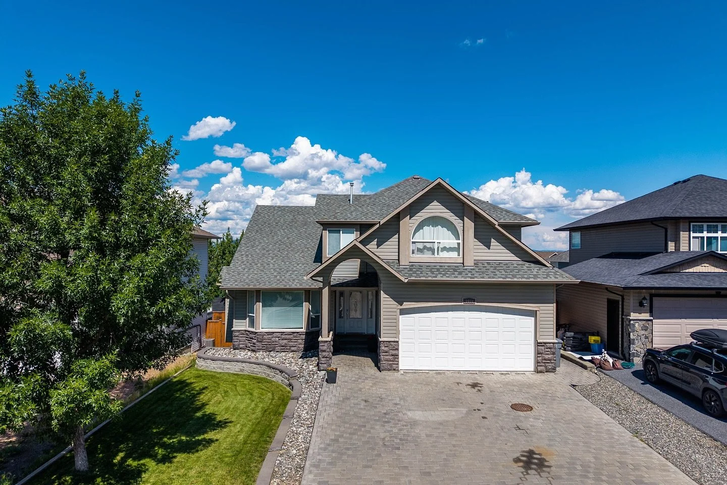 ✨🗝️ PRICE IMPROVEMENT 🗝️✨

📍2608 Bentall Drive, Aberdeen
🛌 5 bedrooms
🫧 4 bathrooms 
📐 3,253 sq ft
💰 1 bedroom in law suite 
🌳 Flat yard for the kids to play 
💸 Listed at $899,900

Welcome to this spacious and well-maintained two-storey fami
