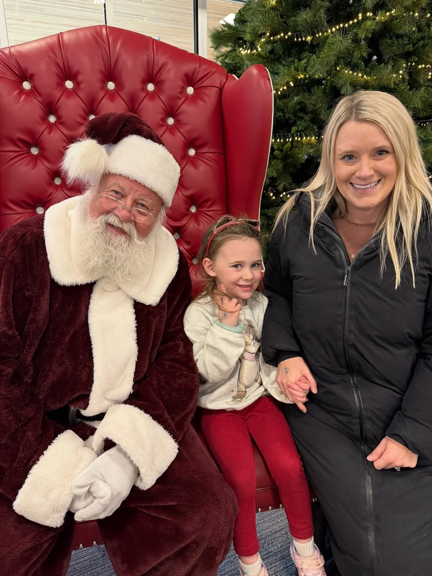 Our first Santa sighting 🎅🦌❄️✨

#tistheseason #holidaymagic