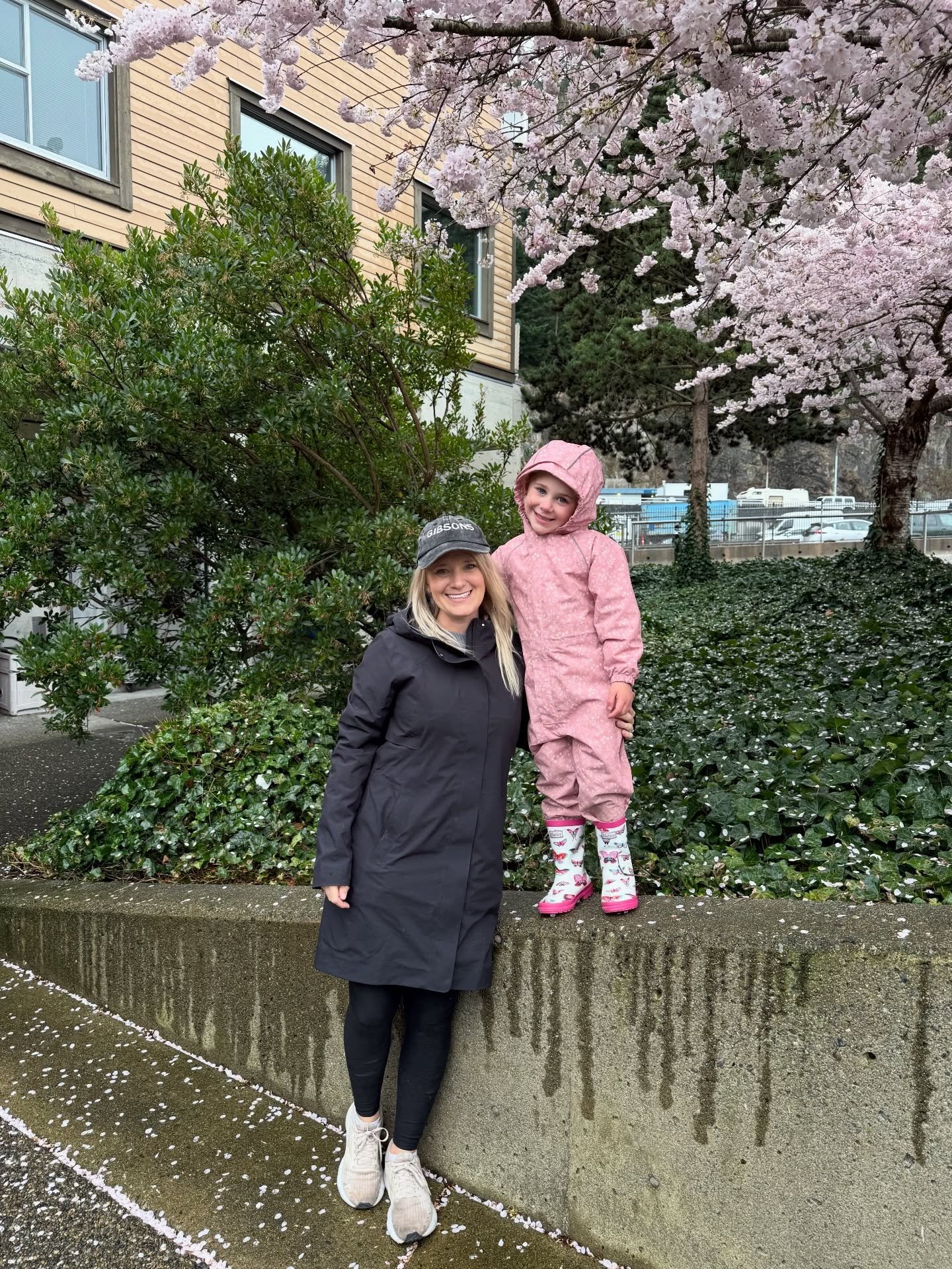 Spring days + cherry blossoms + my girl = my perfect day 🌸💛

Sometimes the best plans are just getting outside and spending quality time together!