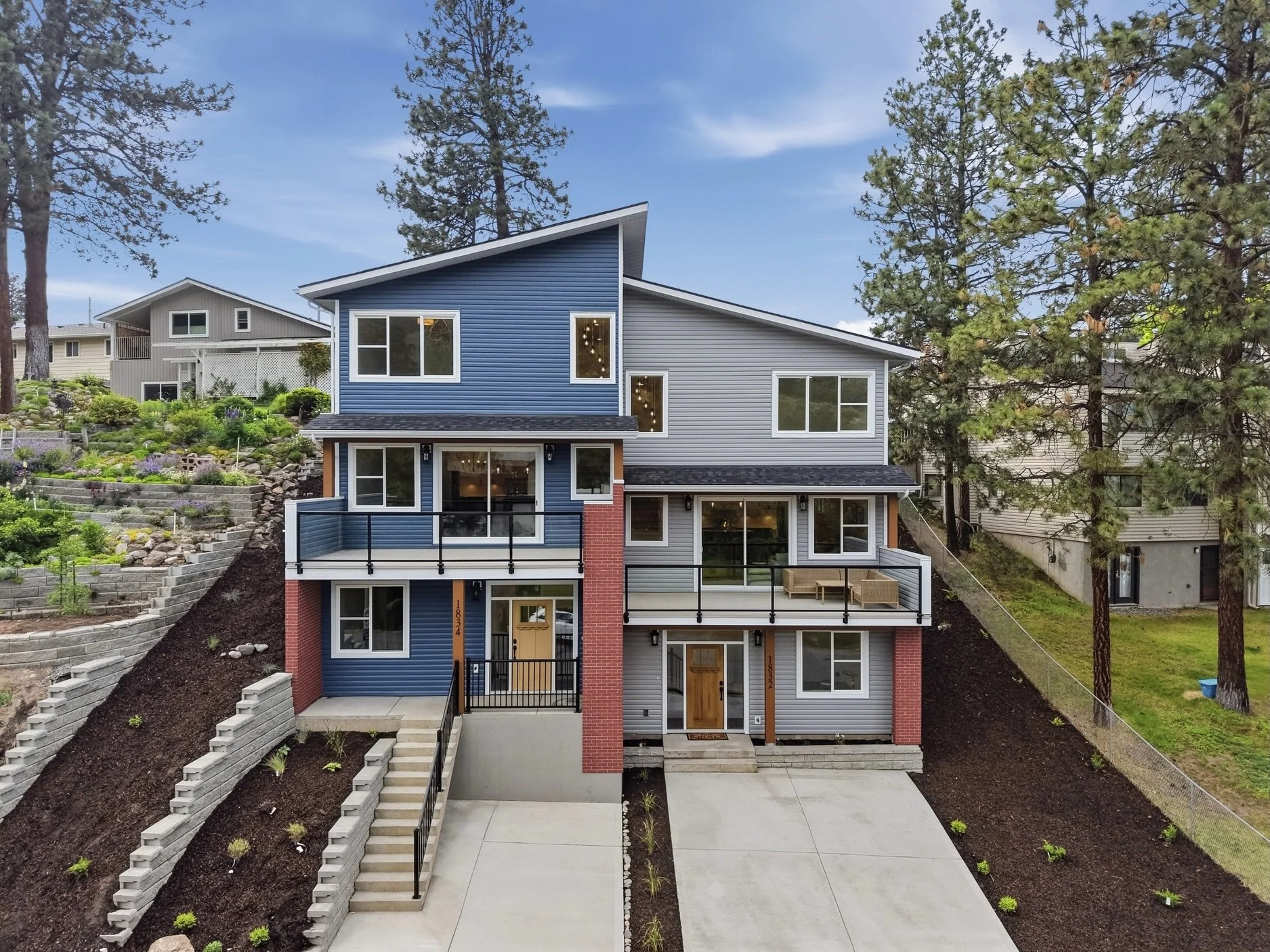 ✨ Heading out of town for the weekend? We&rsquo;ve got you covered &mdash; Open House happening THIS AFTERNOON from 4-6PM. Stop by and visit this stunning Sahali home ✨

📍 1832 SPRINGHILL DRIVE, SAHALI
 
🛌 4 bedrooms 
🫧 4 bathrooms 
📐 2,224 sq ft
