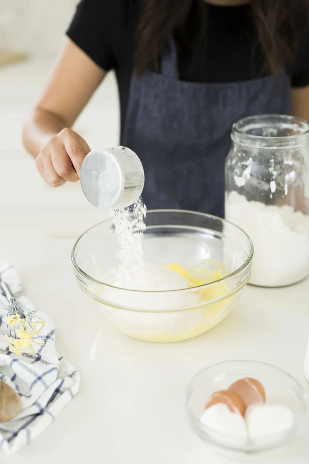 adding-flour-to-egg-mixture.jpg
