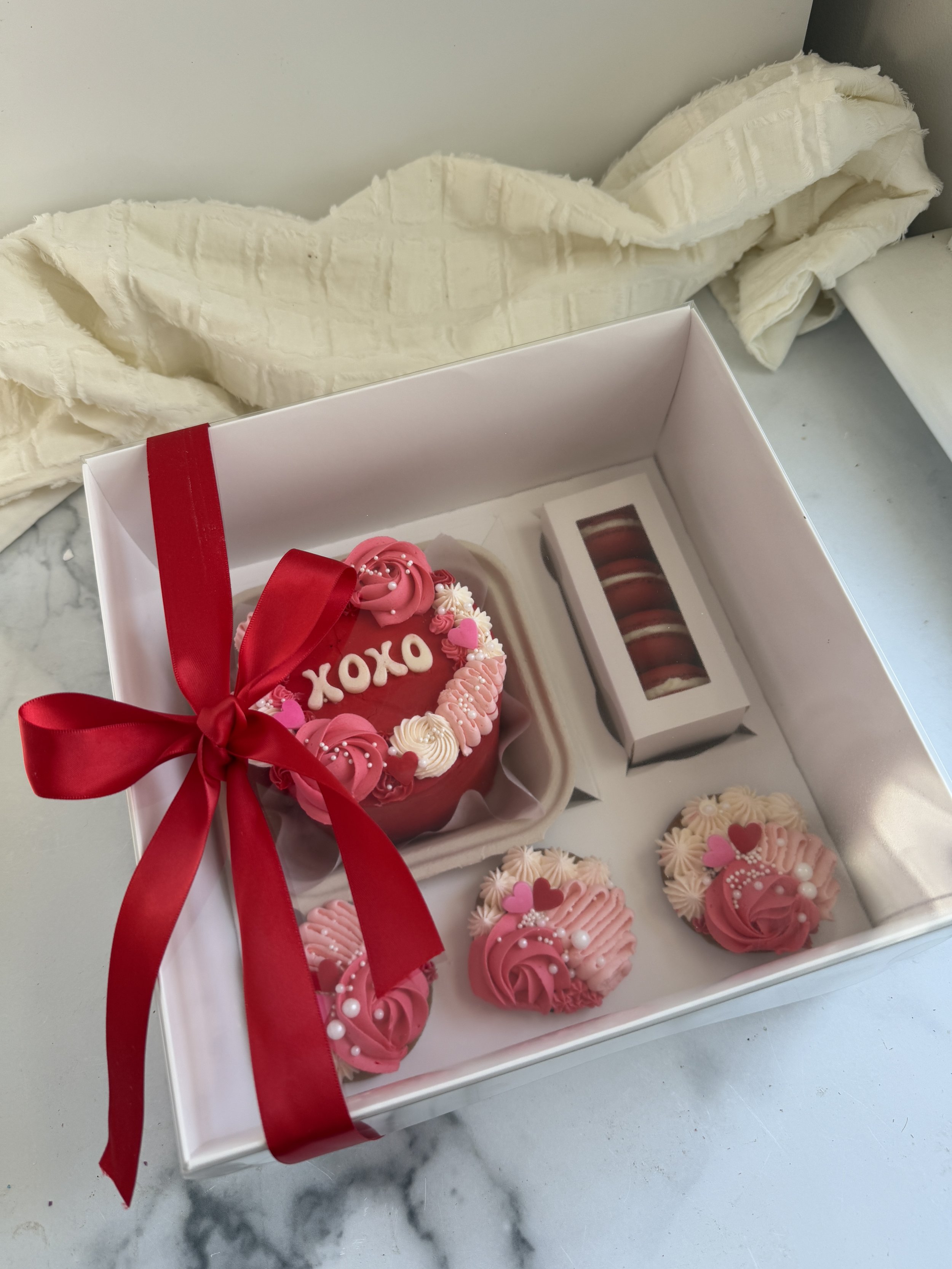 Valentine's ULTIMATE Dessert box