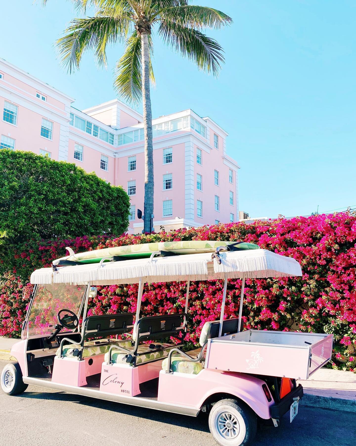 happy friday from the sunshine state and the most adorable beach buggy in town ☀️ @thecolonypalmbeach