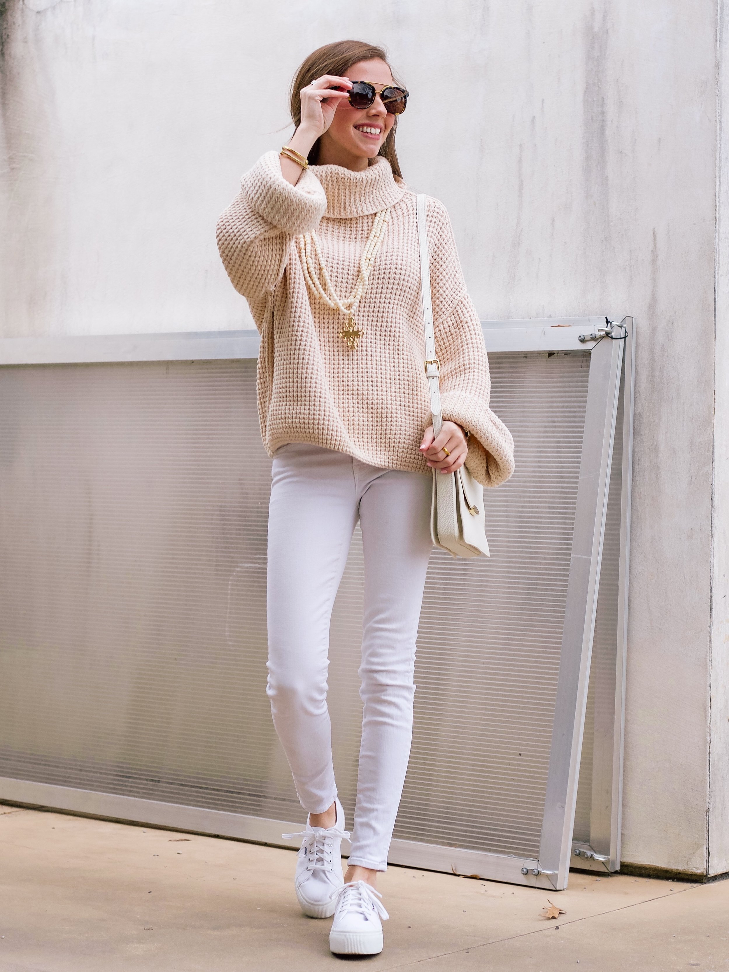 Chunky Knit + White Jeans feat. Akola Project — LCB STYLE & PHOTOGRAPHY