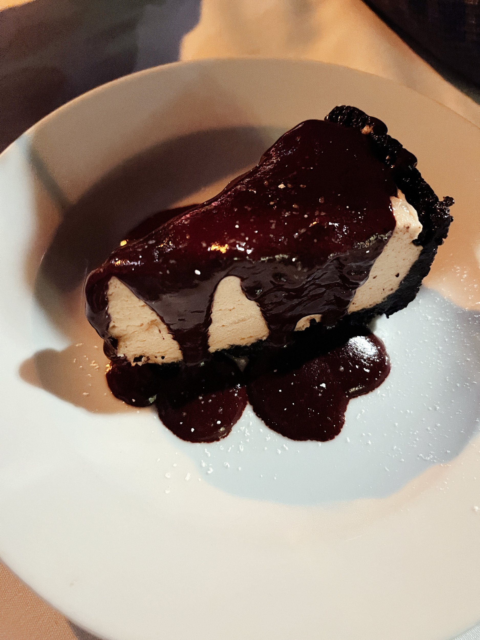 Hege's peanut butter cheesecake covered in chocolate