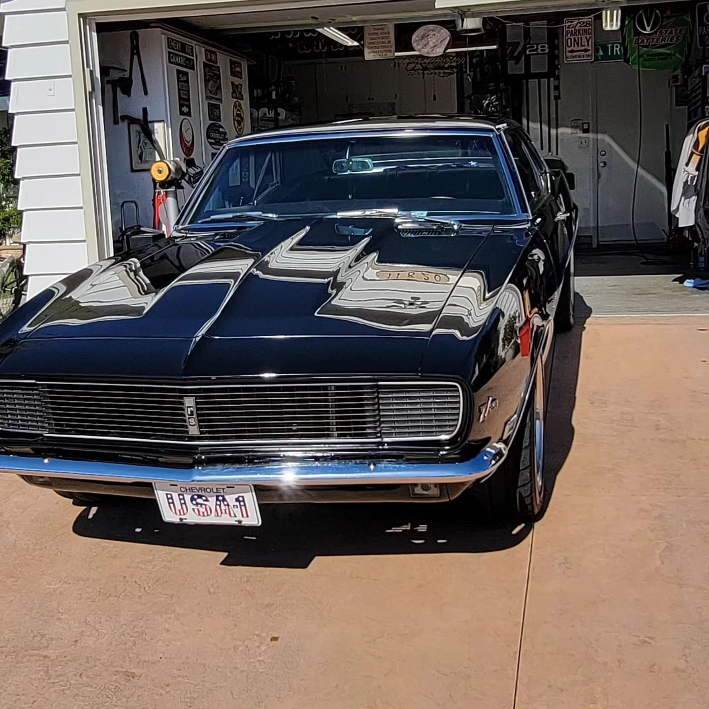 Got her all finished up looking great. The 1st detail since it was painted in 94.🤙🏾🤙🏾🤙🏾