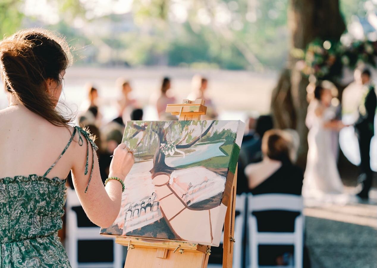 My first live wedding of 2023!🎨Such a beautiful day celebrating Taylor &amp; Andrew! Can&rsquo;t wait to show y&rsquo;all the final painting in a few weeks! Picture by the incredibly talented @jolieconnorphotography 📸✨

#liveweddingpainting #charle
