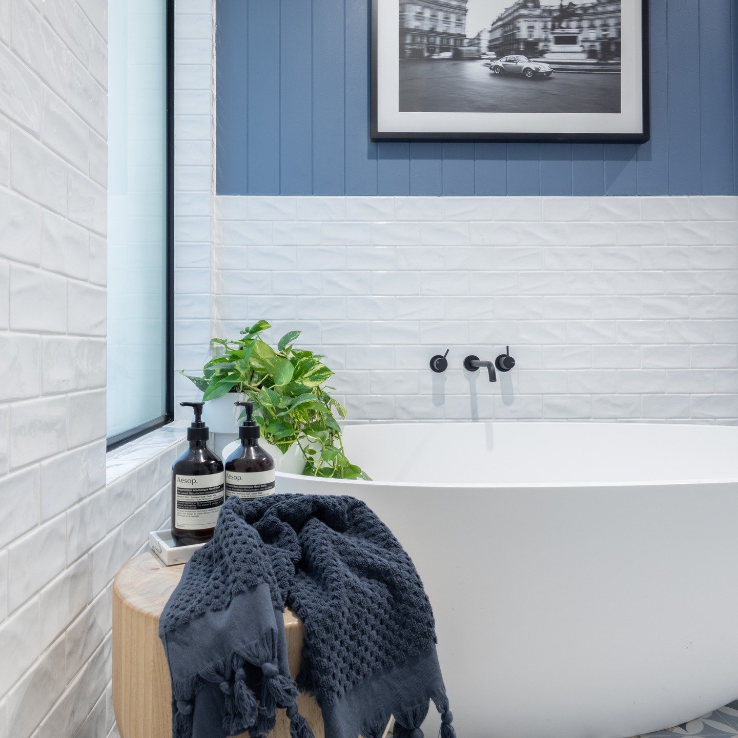 A little bit of paint and styling can create a little bit of pop and sparkle! 

@tracycabrita.photography 

#cocopalminteriors #bathroomstyling #bathroompaint