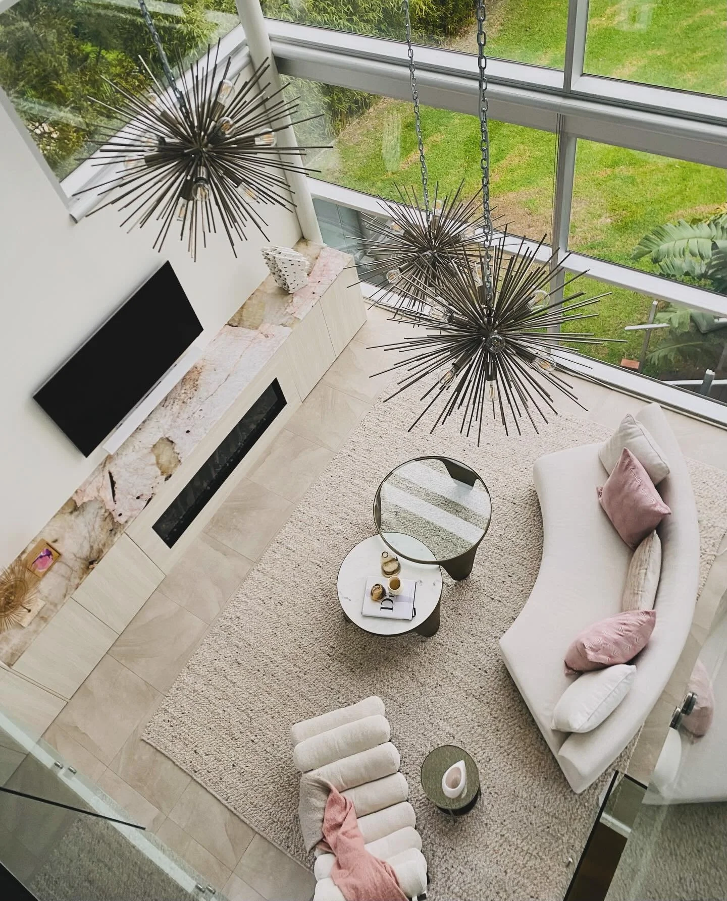 POV: you walk into this room before&hellip; and then after ✨

From heavy to light, refined and intentional.

We stripped it back and softened the palette. By introducing texture warmth and a sense of calm it completely transformed how the space felt.