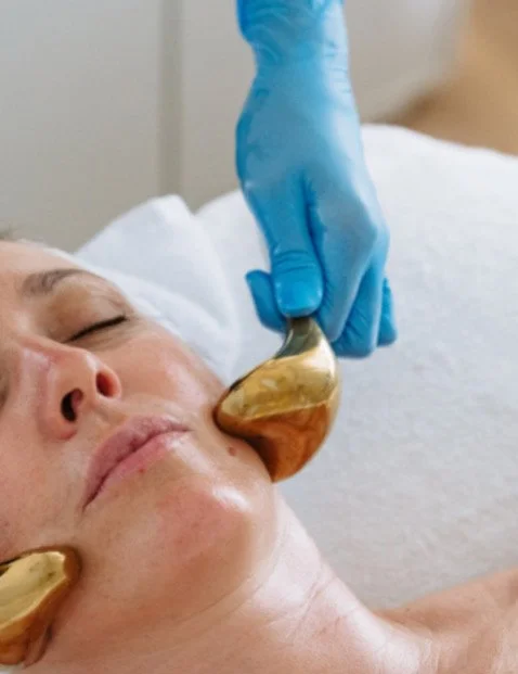 Holistic Skin Remedy is a Skin Studio located in Capitola, California Specialixing Advanced Skincare, Acne Solutions, Well-being, and Face Massage like Cryotherapy Wand Cooling Lymphatic Drainage Face Massage