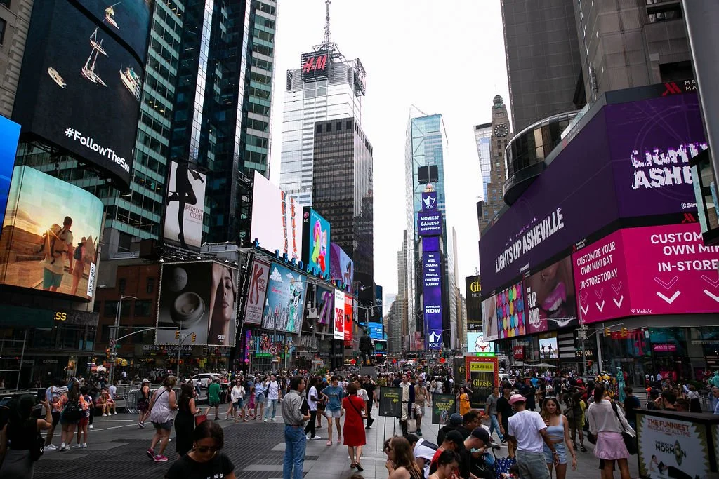 CBS Summer of Ghosts: 'Isaac Takes Broadway'