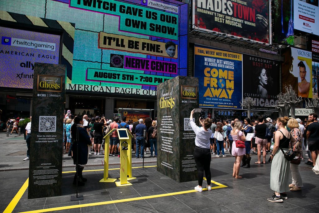 2V1A5753_CBS_GHOSTS_NYC_TIMESSQUARE_081022_BeyondTheLight.jpg