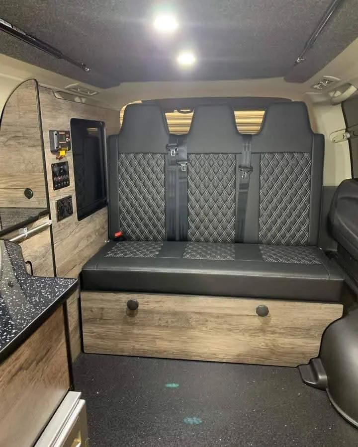 3seatsf-5.jpg