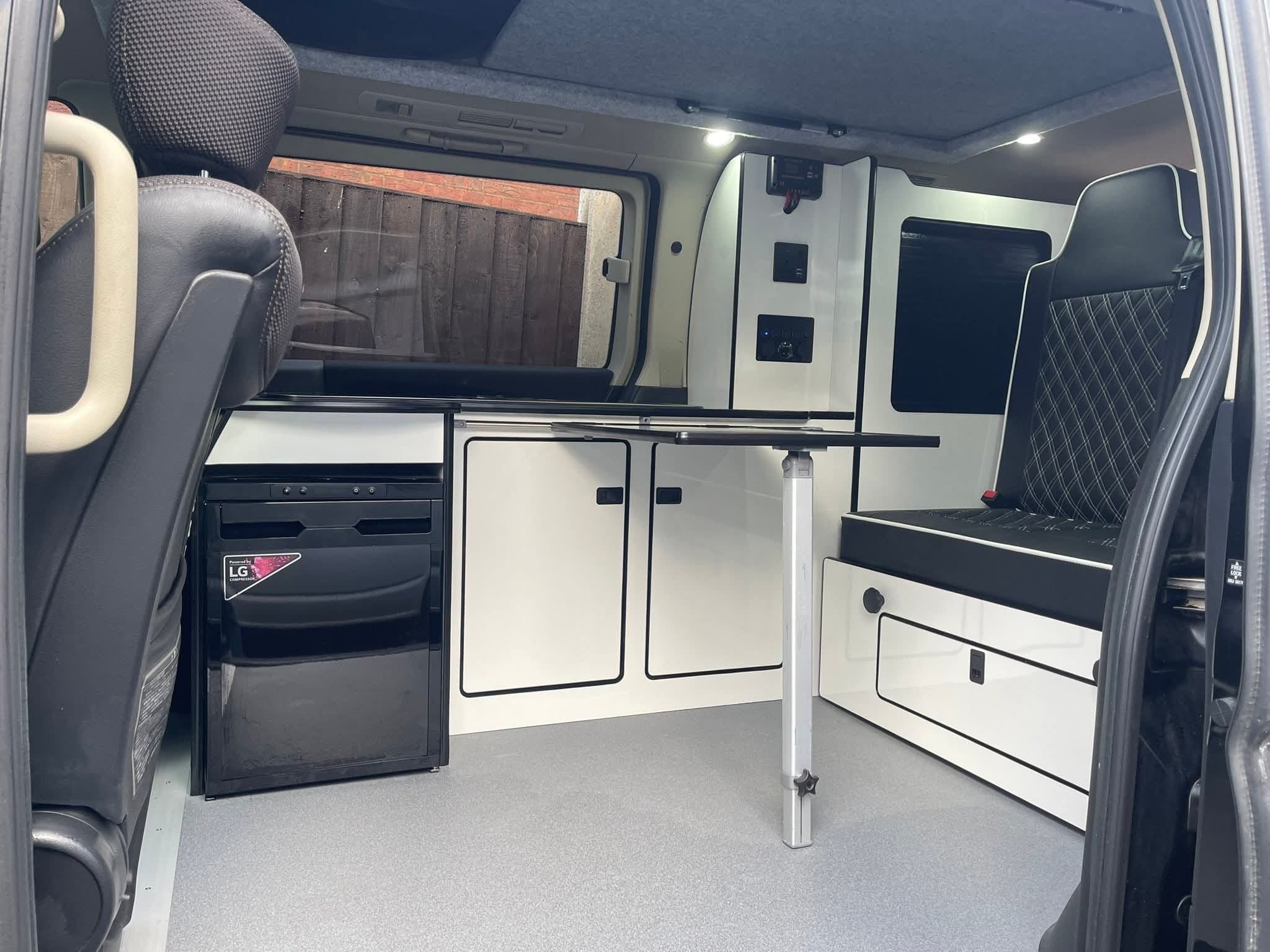 2 Seater Gloss White Conversion