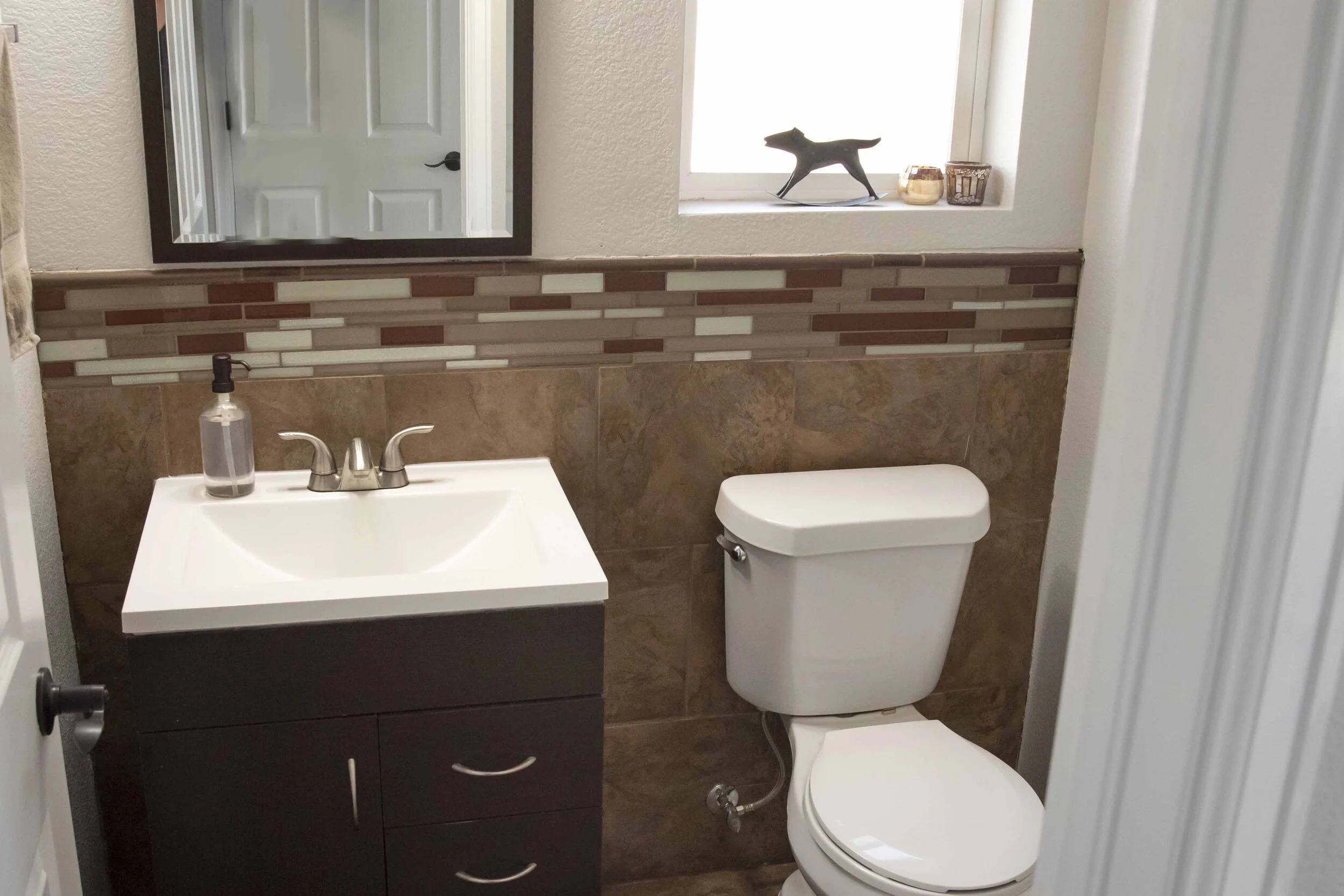 Powder Bath (first floor)