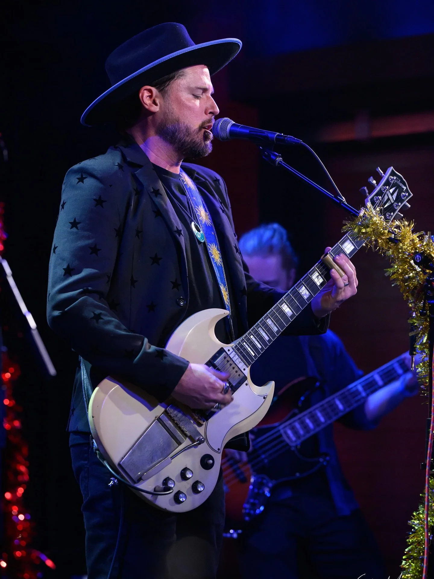 Colorado, you&rsquo;re up next! ⛰️ See you tomorrow night in Keystone at @snake.river.saloon 🐍 🎿 
&bull;
&bull;
&bull;
&bull;
&bull;
&bull;
&bull;
&bull;
&bull;
&bull;
&bull;
&bull;
&bull;
#jellyellington #keystone #colorado #livemusic #acousticeve