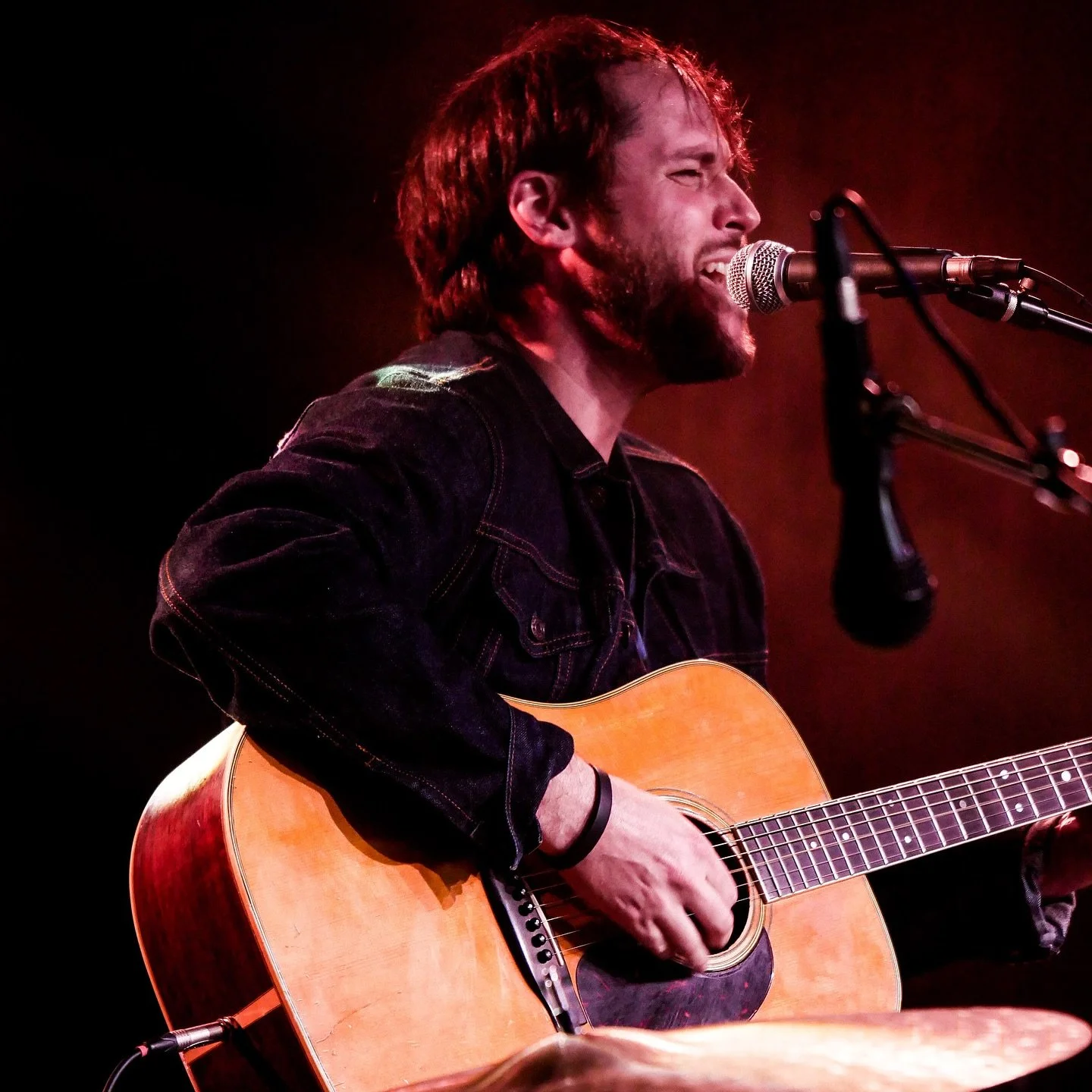 Glowing in the Rockies. Thanks for a mighty fine time Colorado, looking forward to being back. 🧊 🏔️

&bull;
&bull;
&bull;
&bull;
&bull;
&bull;
&bull;
&bull;
&bull;
&bull;
&bull;
&bull;
#jellyellington #glow #colorado #rockymountains #keystone #snak