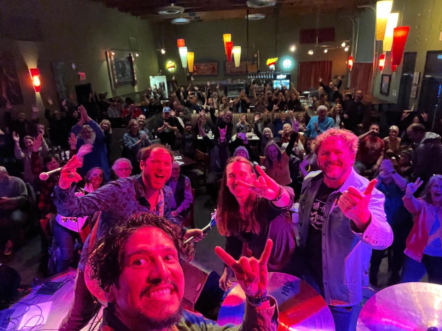 Mighty fine evening celebrating our 5th year Anniversary last night in Tomball! 🕺 
&bull;
&bull;
&bull;
&bull;
&bull;
&bull;
&bull;
&bull;
&bull;
&bull;
&bull;
&bull;
&bull;
&bull;
&bull;
#dancingdays #tribute #mainstreetcrossing #tomball #texas #ro