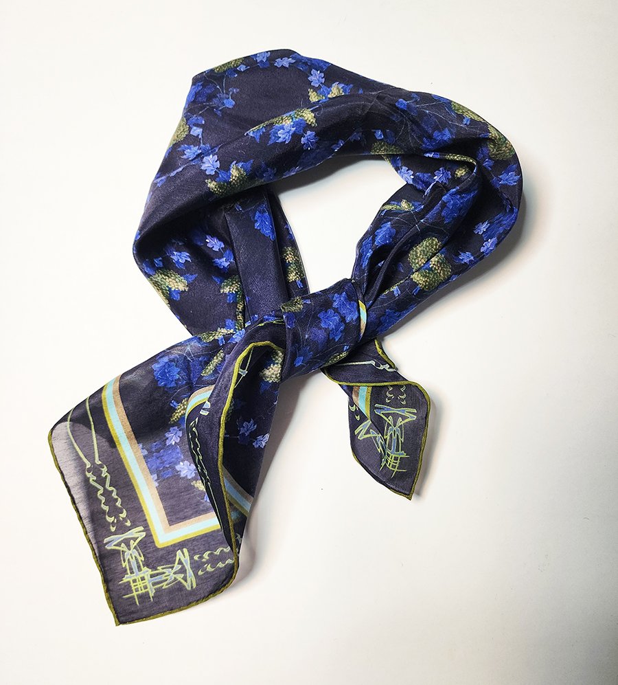3.GETTY-GRAPES-BLU-BANDANA.1.jpg