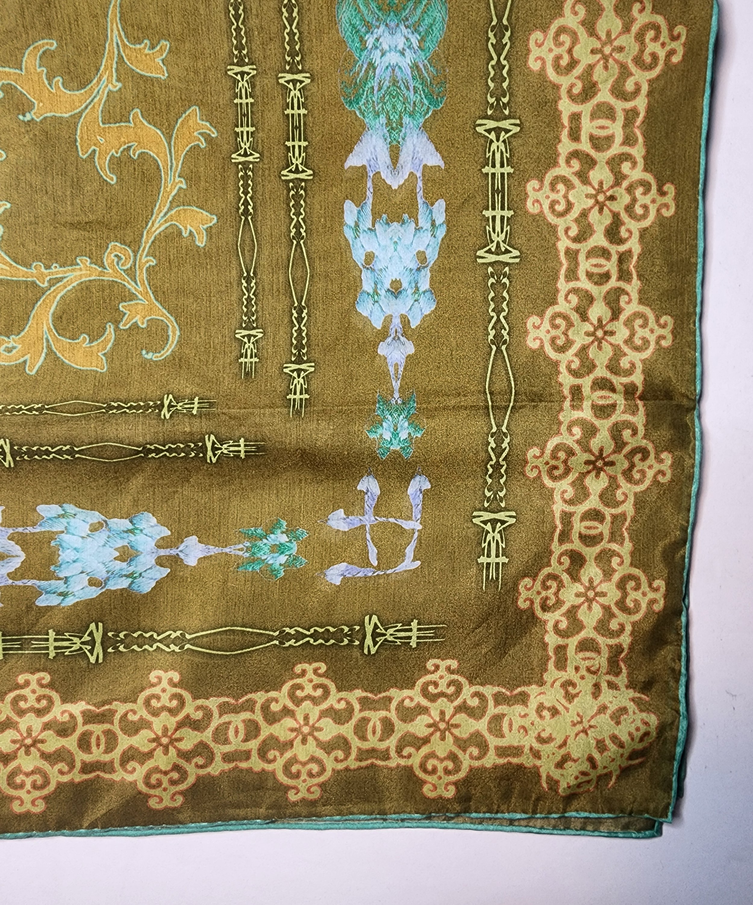 5.BANDANA-persian key-gold.6.jpg